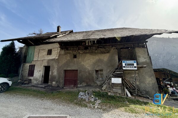(73) À VENDRE - FONTCOUVERTE-LA-TOUSSUIRE PROJET RÉNOVATION & FORT POTENTIEL