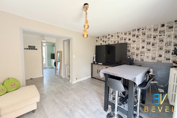 (73) Saint-Jean-de-Maurienne - Appartement T3 entièrement rénové - 2 chambres - 2 balcons - Garage - Cave - As
